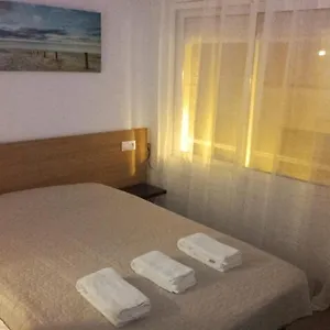 Economica Con Bano Privado En Pleno Centro De Figueres Gasthuis